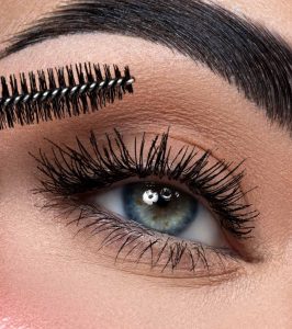 dolly-mascara-vip-makeup-swatches